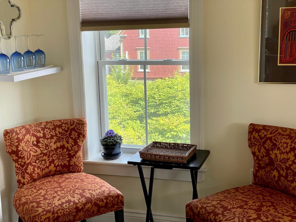 The East Wind Guesthouse Clark's Harbour Bagian luar foto
